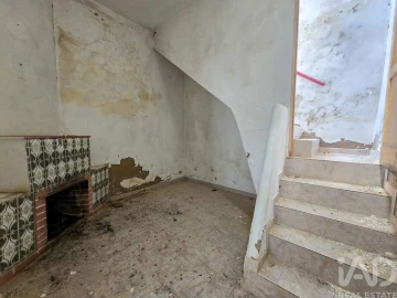 Moradia T2 para Venda em Loule (São Sebastião)