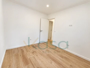 Apartamento T2 para Venda em Baixa da Banheira e Vale da Amoreira