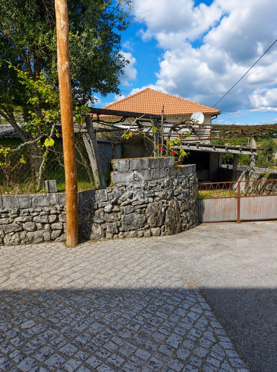 Moradia T3 para Venda em Calde Foto 3