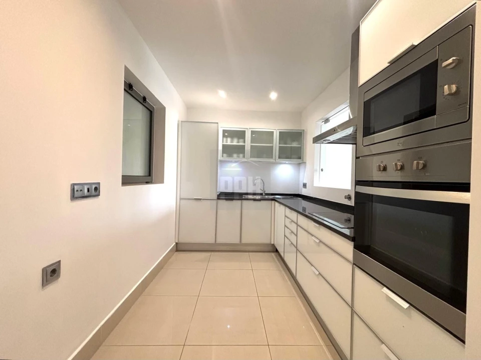 Apartamento T2 para Venda em Quarteira Foto 4