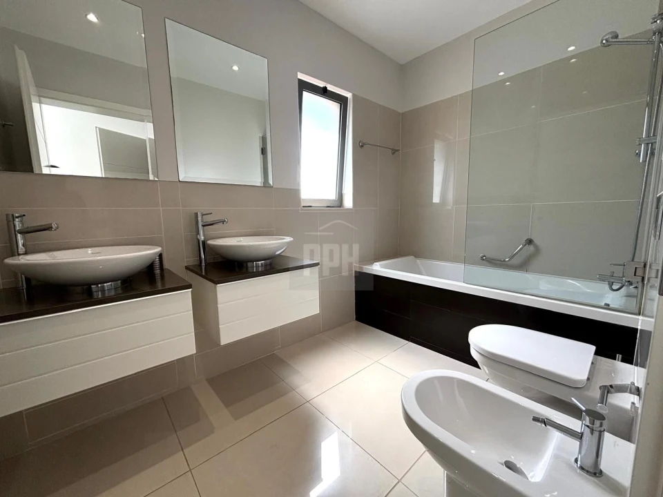 Apartamento T2 para Venda em Quarteira Foto 9