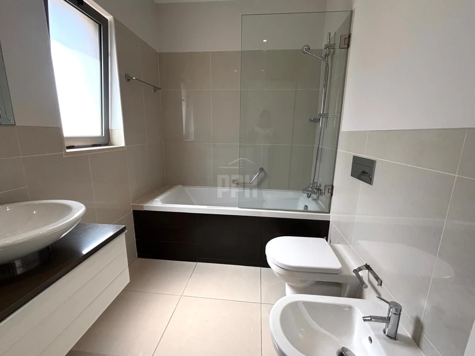 Apartamento T2 para Venda em Quarteira Foto 10