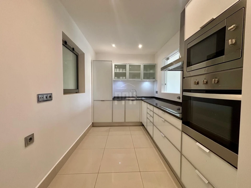 Apartamento T2 para Venda em Quarteira Foto 3