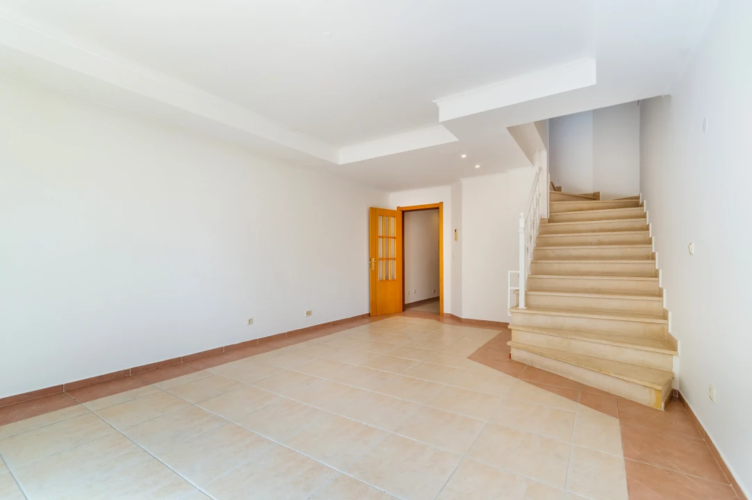 Apartamento T2 para Venda em Quarteira Foto 11