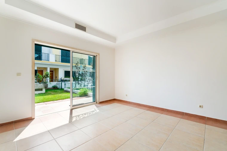 Apartamento T2 para Venda em Quarteira Foto 9