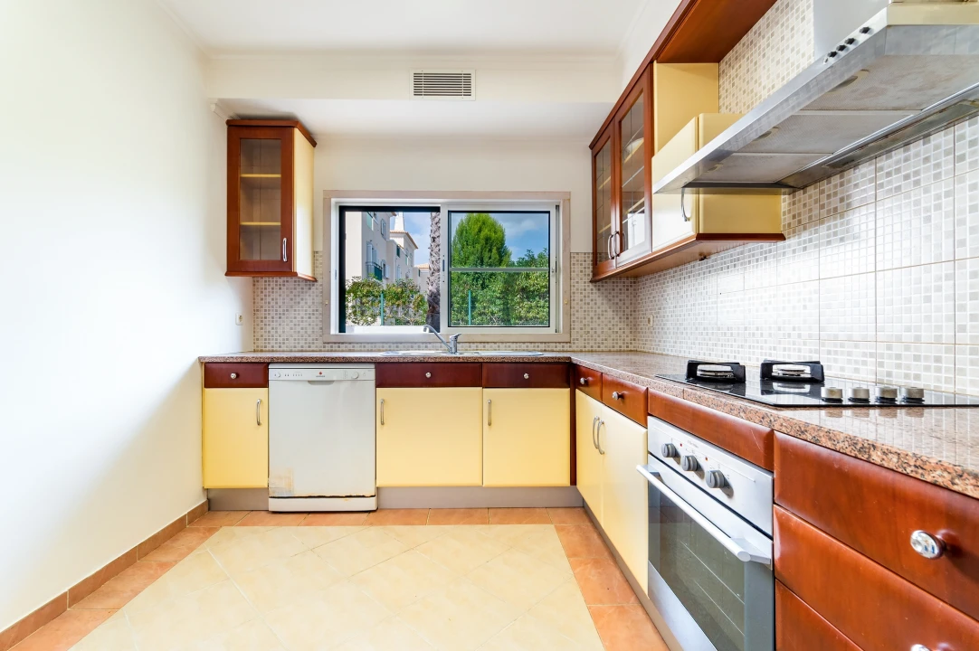 Apartamento T2 para Venda em Quarteira Foto 12