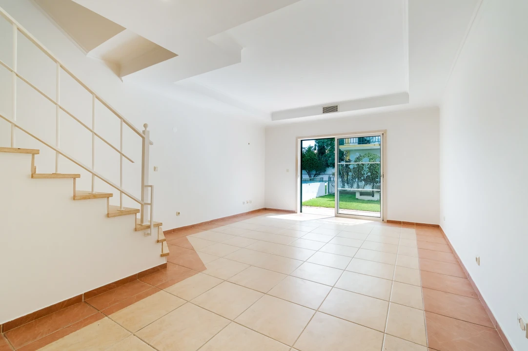 Apartamento T2 para Venda em Quarteira Foto 2