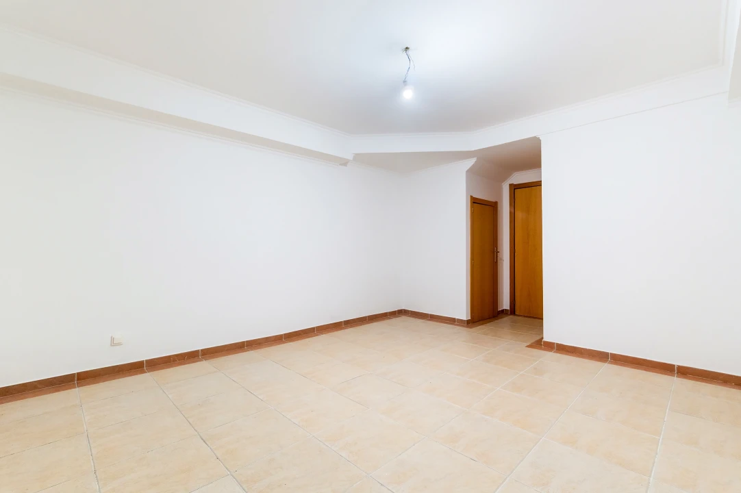 Apartamento T2 para Venda em Quarteira Foto 31