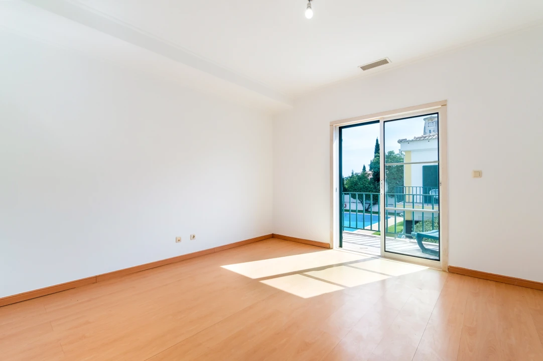 Apartamento T2 para Venda em Quarteira Foto 5