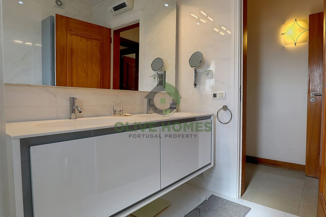 Apartamento T3 para Venda em Quarteira Foto 35