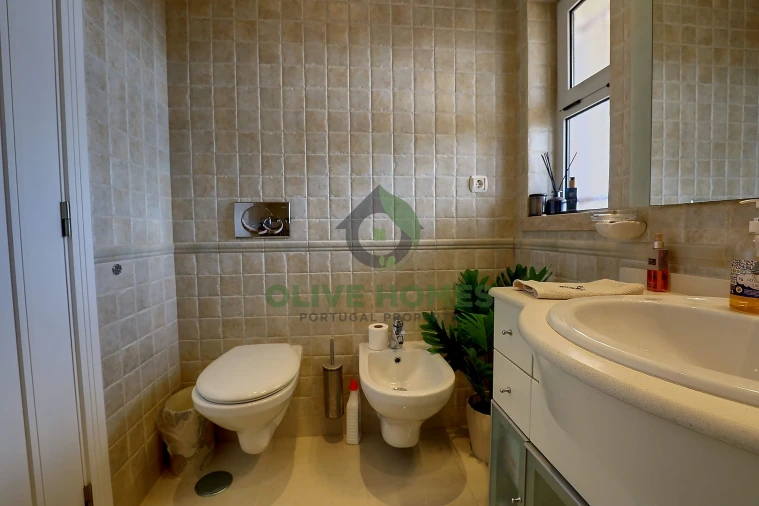Apartamento T3 para Venda em Quarteira Foto 32