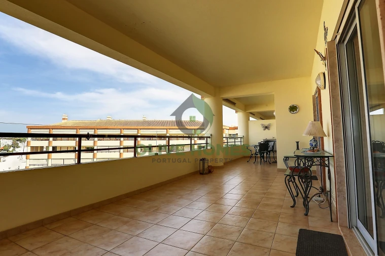 Apartamento T3 para Venda em Quarteira Foto 6