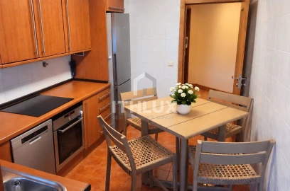 Apartamento T3 para Arrendamento em Santa Marinha