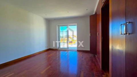 Moradia T4 para Venda em Alcabideche