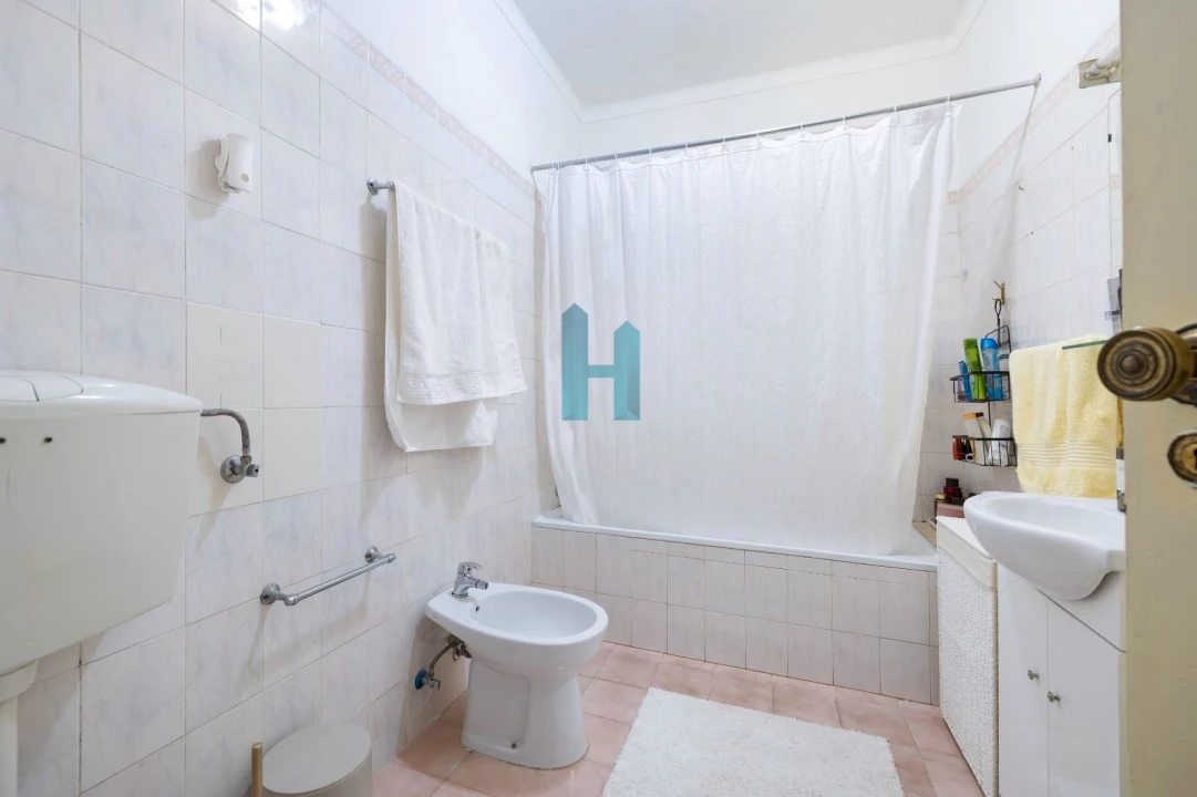 Apartamento T1 para Venda em Portimão Foto 6