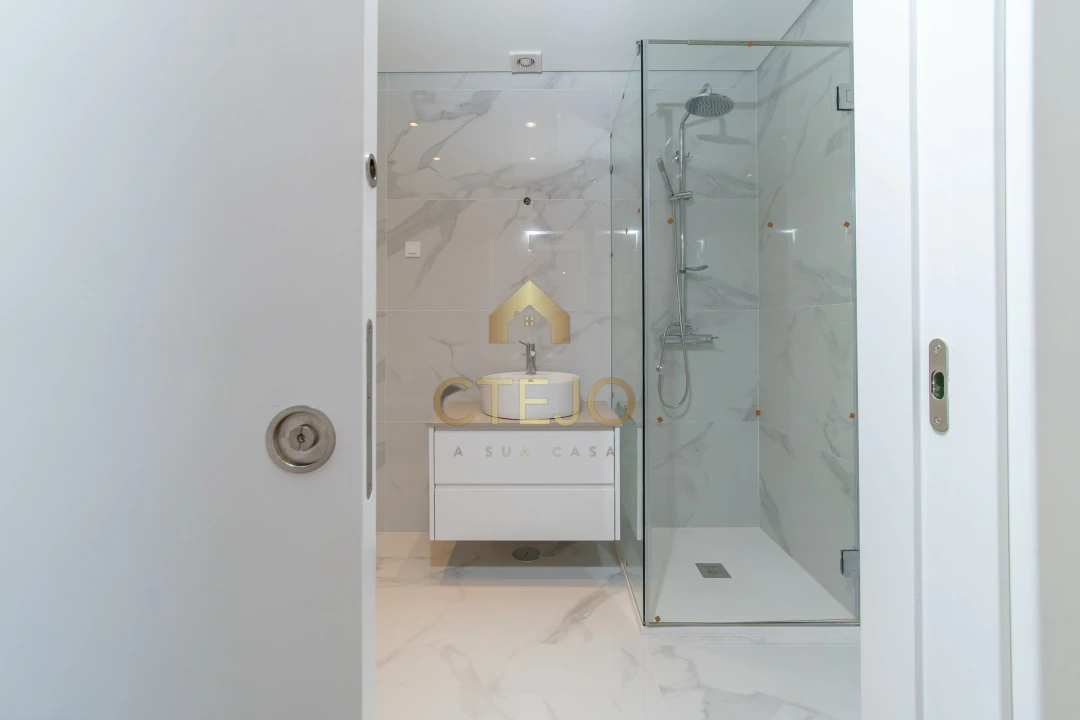 Apartamento T3 para Venda em Santa Iria de Azoia, São João da Talha e Bobadela Foto 17