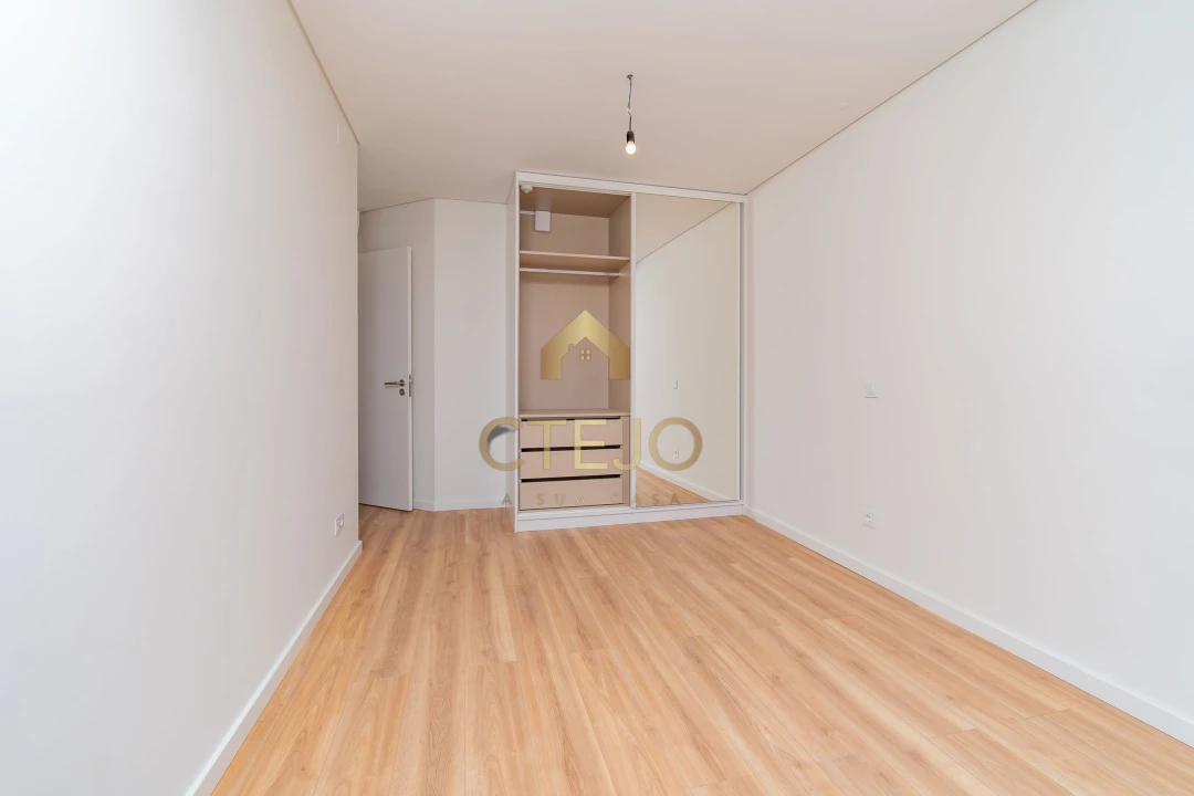 Apartamento T3 para Venda em Santa Iria de Azoia, São João da Talha e Bobadela Foto 24
