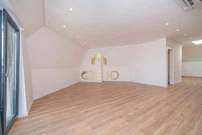 Apartamento T3 para Venda em Santa Iria de Azoia, São João da Talha e Bobadela