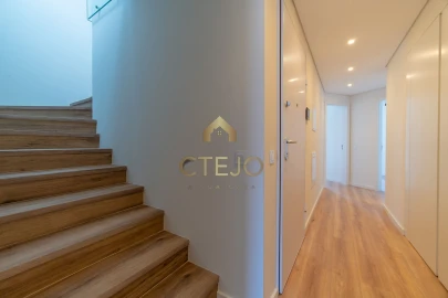 Apartamento T3 para Venda em Santa Iria de Azoia, São João da Talha e Bobadela