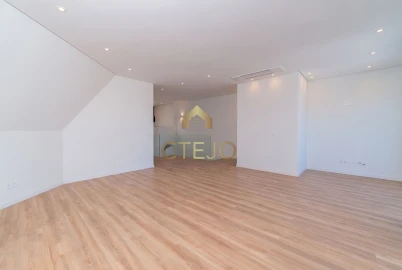Apartamento T3 para Venda em Santa Iria de Azoia, São João da Talha e Bobadela