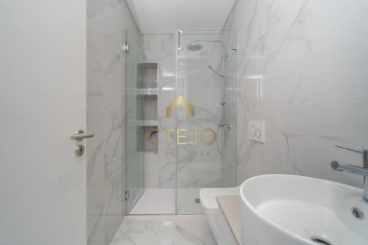 Apartamento T3 para Venda em Santa Iria de Azoia, São João da Talha e Bobadela