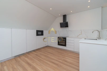Apartamento T3 para Venda em Santa Iria de Azoia, São João da Talha e Bobadela