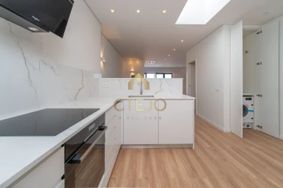 Apartamento T3 para Venda em Santa Iria de Azoia, São João da Talha e Bobadela