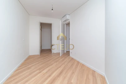Apartamento T3 para Venda em Santa Iria de Azoia, São João da Talha e Bobadela