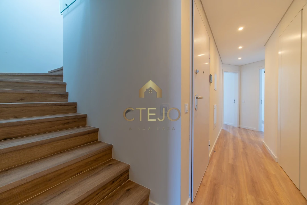 Apartamento T3 para Venda em Santa Iria de Azoia, São João da Talha e Bobadela Foto 27