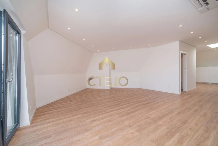 Apartamento T3 para Venda em Santa Iria de Azoia, São João da Talha e Bobadela Foto 4