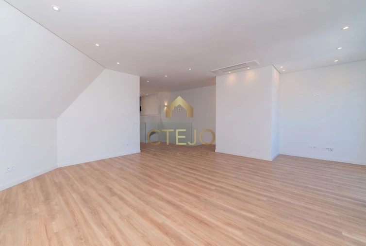Apartamento T3 para Venda em Santa Iria de Azoia, São João da Talha e Bobadela Foto 2
