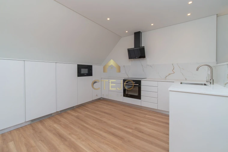 Apartamento T3 para Venda em Santa Iria de Azoia, São João da Talha e Bobadela Foto 32