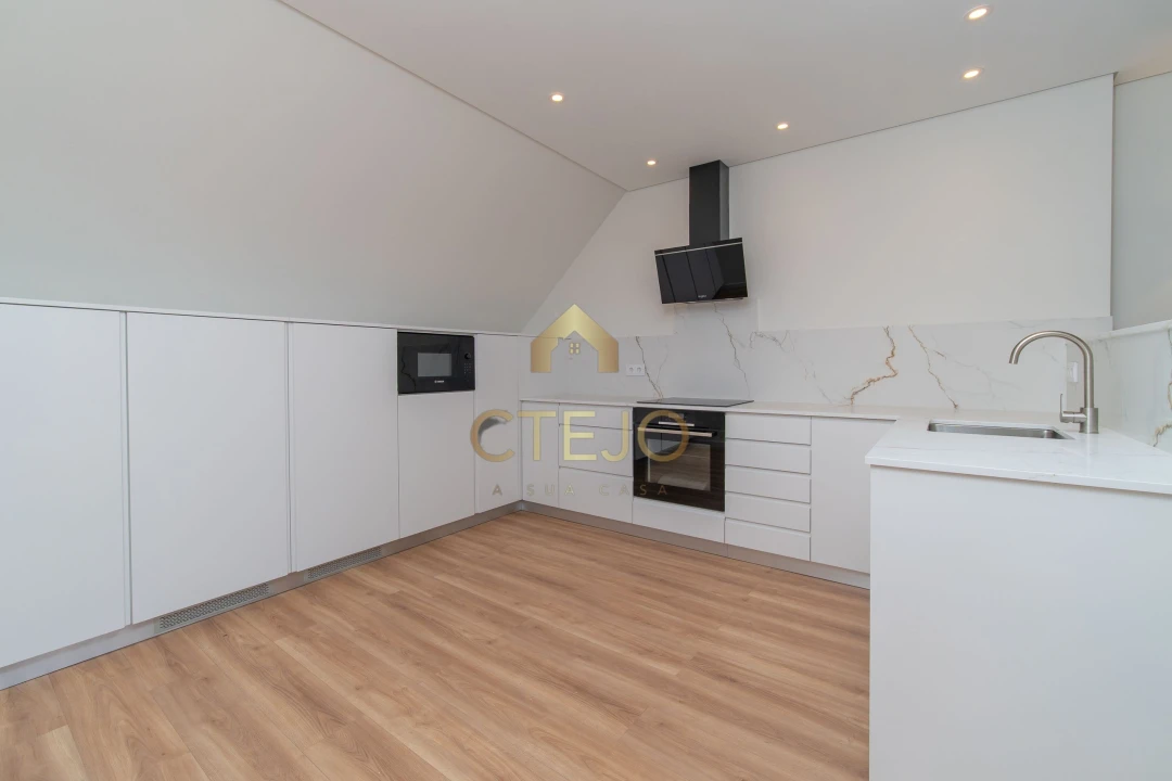 Apartamento T3 para Venda em Santa Iria de Azoia, São João da Talha e Bobadela Foto 32