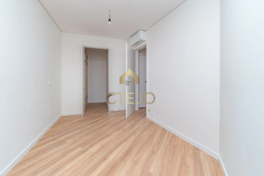 Apartamento T3 para Venda em Santa Iria de Azoia, São João da Talha e Bobadela Foto 20
