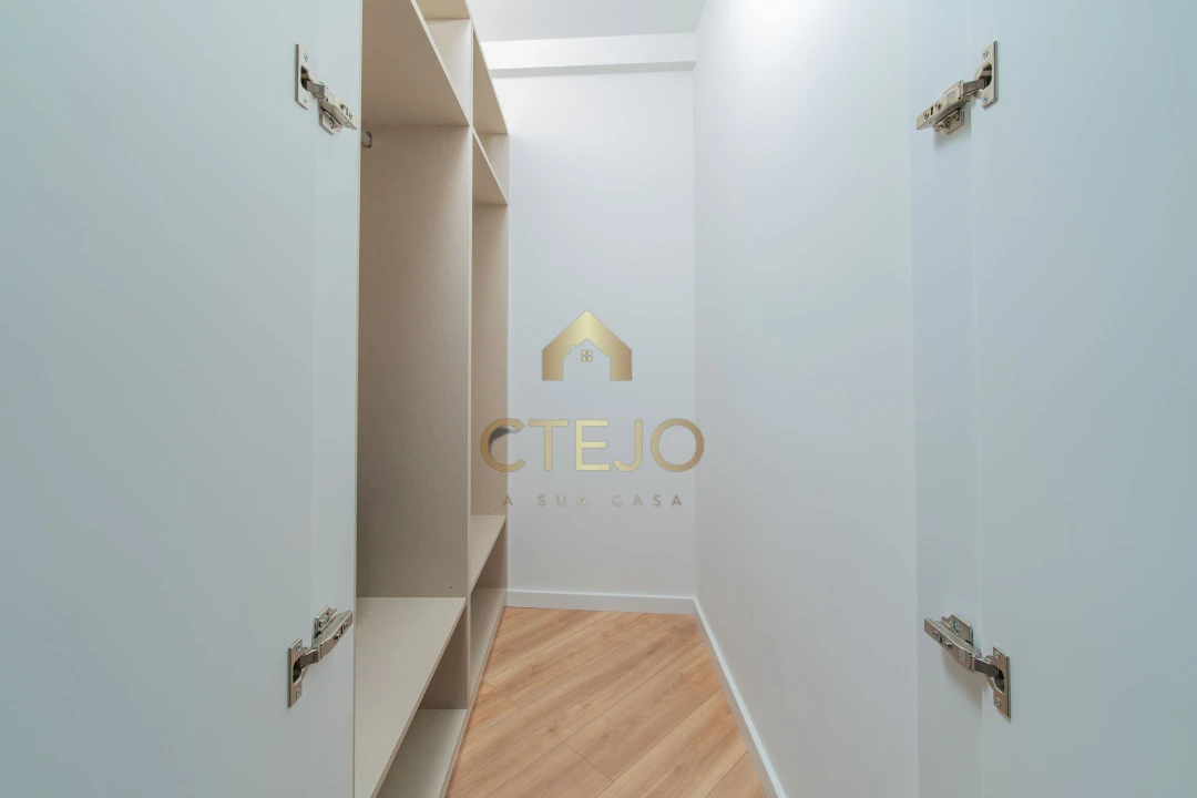 Apartamento T3 para Venda em Santa Iria de Azoia, São João da Talha e Bobadela Foto 21