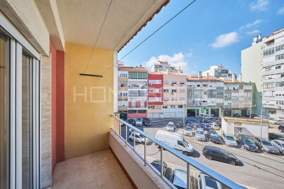 Apartamento T2 para Arrendamento em Águas Livres