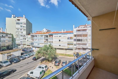 Apartamento T2 para Arrendamento em Águas Livres