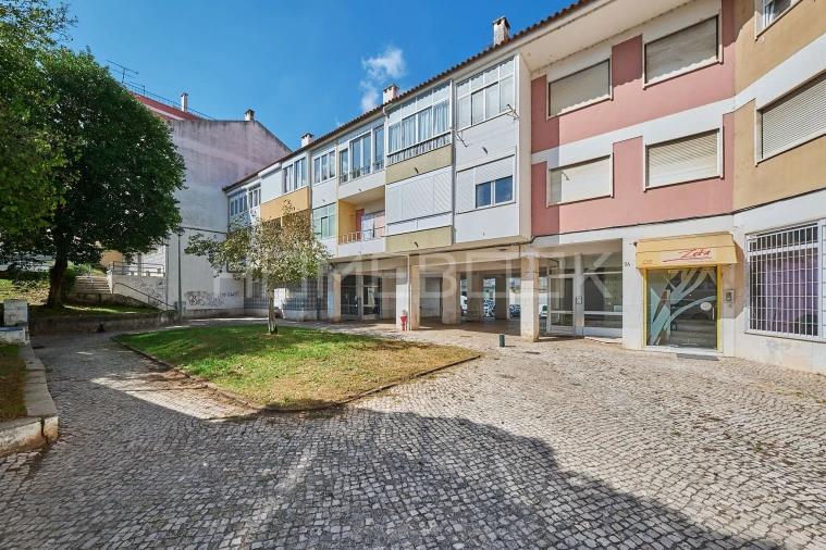 Apartamento T2 para Arrendamento em Águas Livres Foto 23