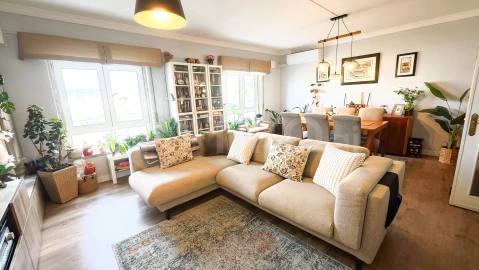 Apartamento T2 para Venda em Agualva e Mira-Sintra