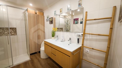 Apartamento T2 para Venda em Agualva e Mira-Sintra