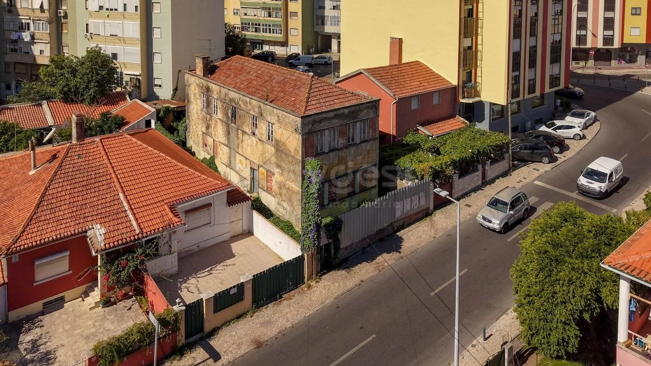 Moradia T5 para Venda em Águas Livres Foto 3