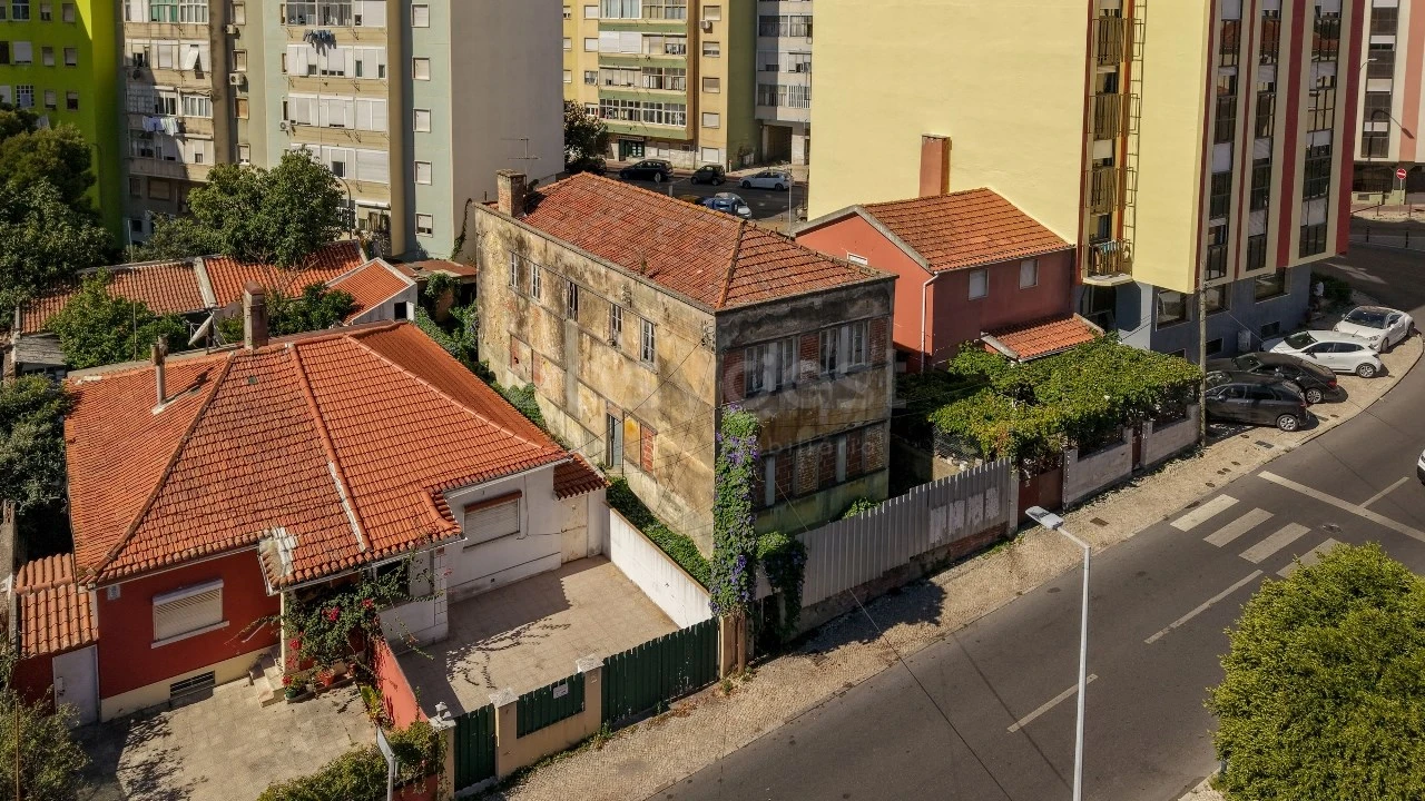 Moradia T5 para Venda em Águas Livres Foto 4