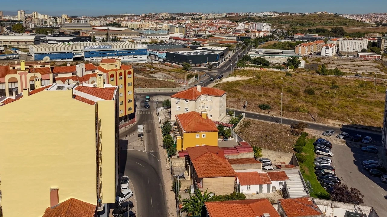 Moradia T5 para Venda em Águas Livres Foto 38