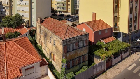 Moradia T5 para Venda em Águas Livres