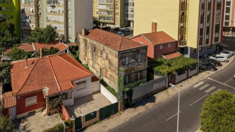 Moradia T5 para Venda em Águas Livres