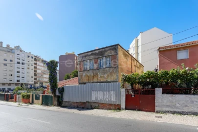 Moradia T5 para Venda em Águas Livres