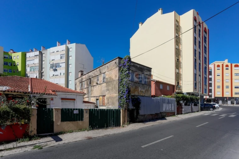 Moradia T5 para Venda em Águas Livres Foto 10