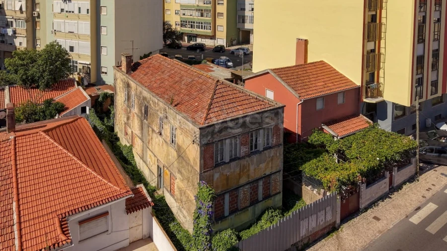 Moradia T5 para Venda em Águas Livres
