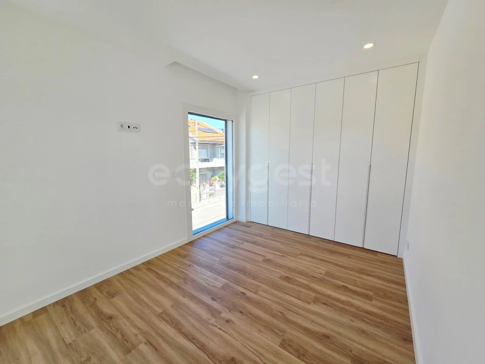 Moradia T4 para Venda em Amora Foto 15