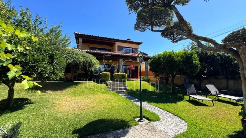 Moradia T4 para Venda em Santa Marta de Portuzelo